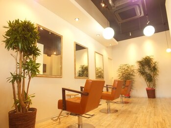 ヘアサロン エン(HAIR SALON EN)の写真/【下助任町/21時までOPEN】気さくなstaff/ゆったりとした空間の中で、毎日の疲れをほぐす癒しの一時を…＊