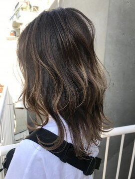 ジーナ(XENA) ハイレイヤーカット