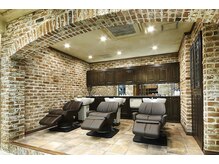 フルフラットのシャンプー台で癒しの時間♪