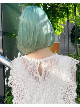 リル(Lille 橋本) ミントグリーン×ペールグリーン×クールショートボブ