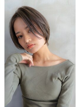 メゾンバイハバナ(maison by HAVANA) 大人かわいいフェザーバングカーキグレージュミディアムウルフ