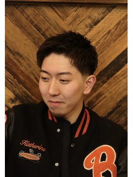 バーバーショップ スバル(BARBERSHOP SUBARU) <理容室><バーバー>黒髪短髪メンズスタイル