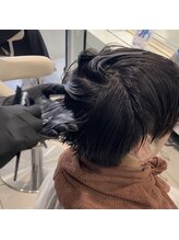 クリームパーマで頭皮と髪に優しく。