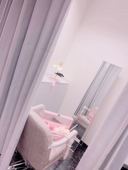 アールエーサロンモノクロ 秋葉原(RA SALON モノクロ)の写真/《秋葉原駅徒歩5分》個室あり♪好立地のヘアアレンジ専門店♪ご友人と一緒のご来店で貸切空間に。