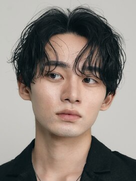 レタッチ バイ フィフス 天神大名(RETOUCH by fifth) ニュアンスパーマセンターパート毛流れパーマメンズヘア波巻き