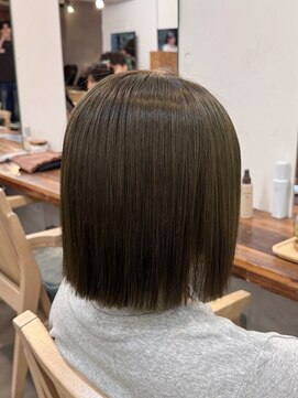 ファルベ(Farbe) オリーブカラー　透明感　夏カラー　小顔カット　タイトボブ