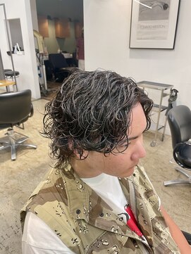 ザデイ カットアンドカルチャーショップ(THE DAY CUT&CULTURE SHOP) センターパートウルフ