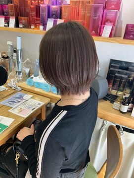 メルク ユニ(merc.uni) 柔らかいグレージュカラーとふんわりレイヤー11.22