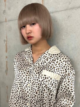 シティ(sity.) ブリーチカラー ホワイトベージュ ミニボブ 顔周りカット