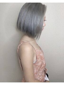 シェリア(Shelia) プラチナシルバー×ワンレンボブ 【Shelia町田】