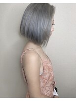 シェリア(Shelia) プラチナシルバー×ワンレンボブ 【Shelia町田】