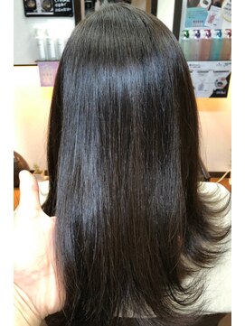 ヘアーメイク クーラ 行橋店(Hair make CURA) ツヤ感ストレート暗髪エレガント