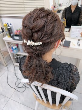 リサ 恵比寿(risa.) 編み込みとねじりのローポニー