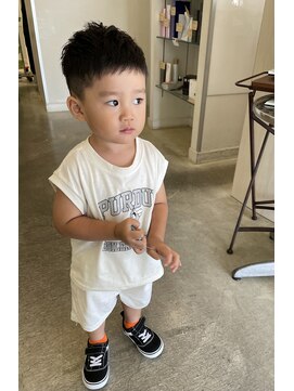 マカロンコワフュールドウシワカマル(macaron coiffure de ushiwakamaru) ツーブロキッズカット