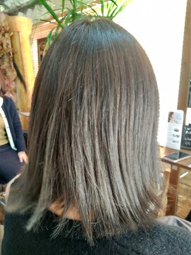 ロッソバイアルター 鎌取(ROSSO by aL-ter) 黒髪/グレーベージュ/レイヤーロング/前髪パーマ 石橋奈津子