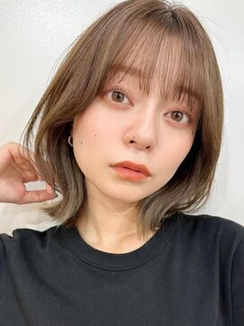 アイトーキョーエス 渋谷(AI TOKYO S) 斜めバング/シルキーベージュ/ブラントカット[渋谷駅]