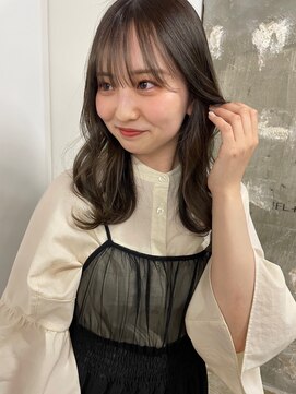 イン(in.) グレージュ