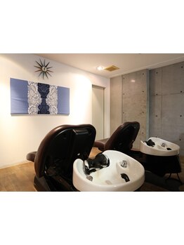 少人数制の落ち着くサロンでリラックス♪4席のみのプライベート空間でお悩みも相談しやすい◎