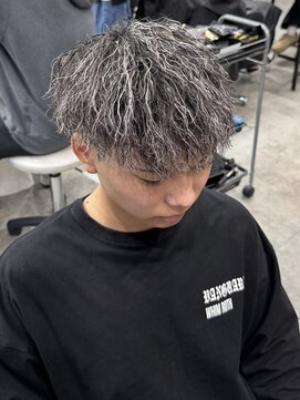 イーラ(era) ツイストスパイラルパーマメッシュマッシュ刈り上げ束感