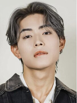 ページ(page,) 韓国ヘアカルマパーマコンマバングセンターパート黒髪ウルフ