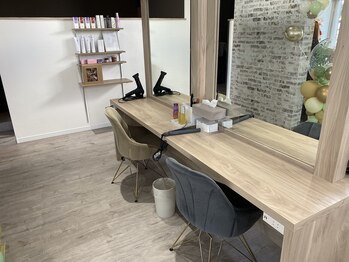 カラリス(COLORIS)の写真/日頃育児や仕事を頑張るご褒美に♪心も髪もリラックスできるサロンタイムをお過ごし下さい！