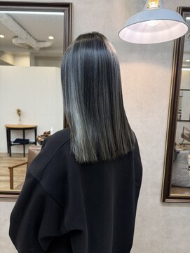 ウタリ(utari) コントラストハイライト【難波 桜川/ケアブリーチ】