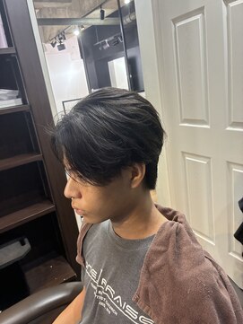 クロムトウキョウ ザ バーバー 新宿本店(CHROM TOKYO the Barber) ナチュラルセンターパート