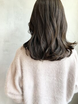 キチ(kichi.) [kichi.] ミディアムヘア×くすみベージュ