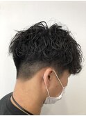 メンズショート　マッシュ　センターパート　メンズパーマ