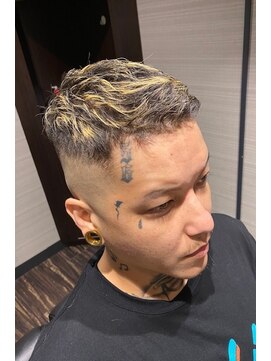 エヌドットバーバー ヒロオ(N.BARBER HIROO) ハイライト×スキンフェードクロップ