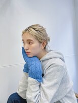 バド(bado)&nbsp;ブロンドカラー×お団子アレンジ