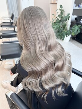 ベア(Bear) ホワイトベージュ/ホワイトブリーチ/ハイトーン