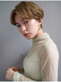 ショートヘアことりベージュニュアンスカラー前髪大人ショート