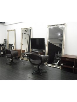 女性スタイリストのみの少人数サロン♪こだわりのヘアケア×丁寧な施術でお悩み解消！