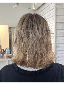 ヴィッカエコル (vicca 'ekolu) 抜きっぱなしブロンド/パーマ/ブリーチパーマ