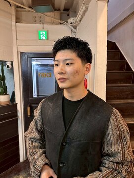 ビーバイエイトジェンツ(Bee by EIGHT GENTS) MEN’S HAIR/サーフカール/刈り上げセンターパート/心斎橋