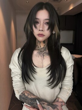 アイヴァン(AIVAN) レイヤーカット・ポイントカラー・顔周りレイヤー