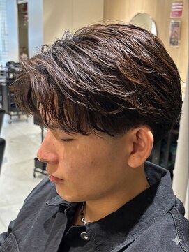 レボ 片町店(Revo) 相性抜群!フェザーショート×テーパーフェード!