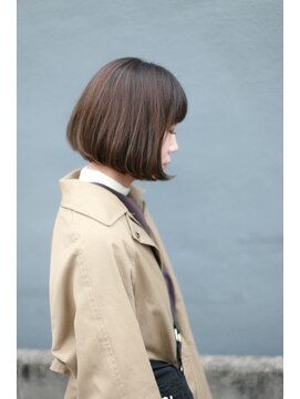 ホワイトルーム(White Room) アッシュグレーのハイライトボブ♪