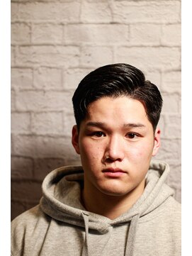 銀座マツナガ 新宿野村ビル店 王道左分髪。スソの短さで清潔感も爆上がりスタイル