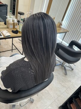 エリス ウメダ(Eliss umeda) 寒色グレー×バレイヤージュ