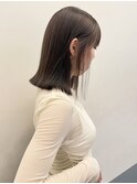 ぱつっとボブとくすみオリーブで上品さと柔らかさを◎