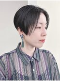 =センターパート刈り上げショート女子前下がりショート前髪なし