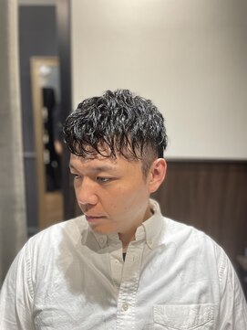 ラヴィニュー 秋葉原 神田(LAVIE NEW) MEN'S HAIRスパイキーショートブルーブラックフェザーパーマ
