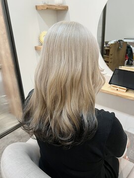 シア 綾瀬店(SHEER) ホワイトベージュ＆ブラック