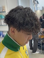 フィフス 天神大名(fifth)&nbsp;天神大名波巻きスパイラルパーマメンズカットセンターパート30代