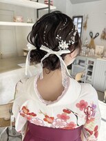 ユヌ(Une) 卒業式袴着付けヘアセットツイン団子ヘアアレンジヘアメイク