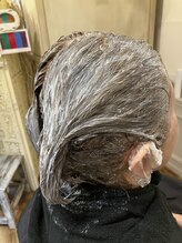 ダメージレスの秘密！「脱染剤」と「ブリーチ」の決定的な違い