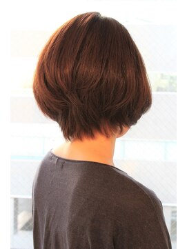 レウナ 外苑前(Reuna) 大人女子・30代・40代にオーダー多い耳かけショート