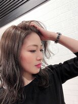 マジョリティーマイノリティー(majority minority) カーキアッシュで魅せる☆大人ラフウェーブ